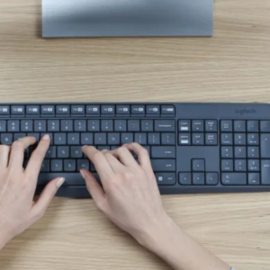 Diga adeus aos fios: Combo de teclado e mouse Logitech está em oferta na Amazon