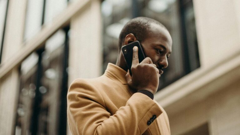 Nova estratégia do governo vai aumentar sinal de celular em cidades pequenas