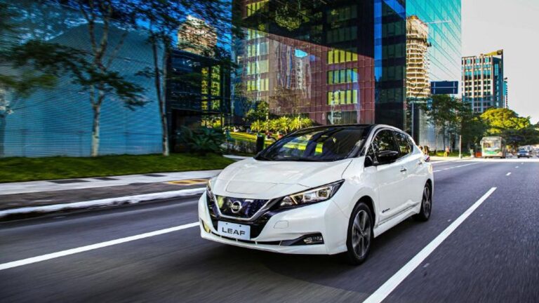 Nissan alerta motoristas para que não dirijam o Leaf 2026
