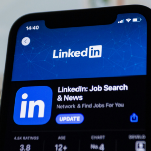 LinkedIn é acusado de varrer extensões e coletar dados do navegador dos usuários