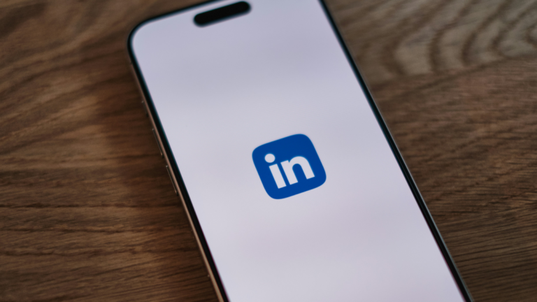 LinkedIn é processado por suposta varredura de extensões para coletar dados