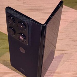 Motorola quer roubar coroa da Samsung; Razr Fold já pode ser vendido no Brasil