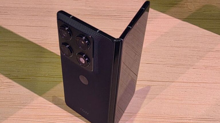 Motorola quer roubar coroa da Samsung; Razr Fold já pode ser vendido no Brasil