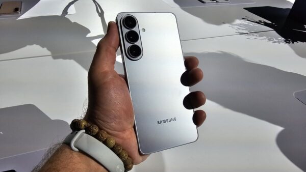 Magalu joga preço do Galaxy S26 no chão; lançamento sai por R$ 4.409