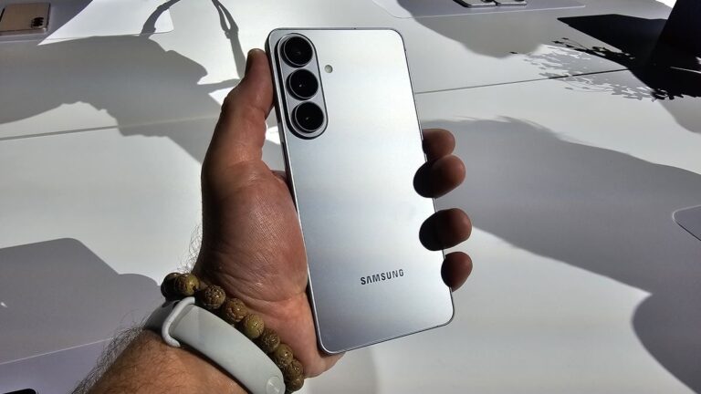 Magalu joga preço do Galaxy S26 no chão; lançamento sai por R$ 4.409