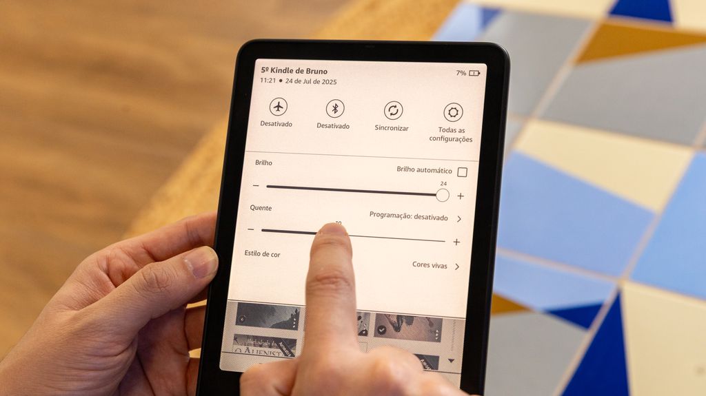 Ajuste o brilho e a temperatura de cor da tela do Kindle (Imagem: Gabriel Furlan Batista/Canaltech)