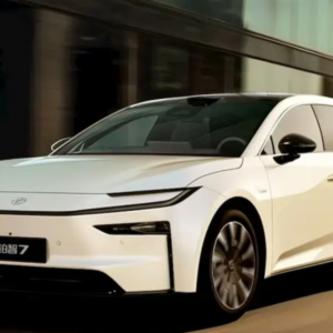 Novo sedan elétrico da Toyota custa menos que Corolla flex e tem vendas absurdas