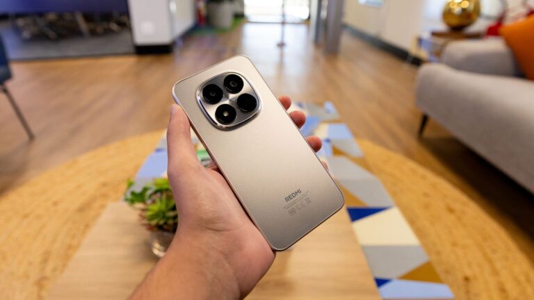 Celular da Xiaomi com bateria gigante de 10.000 mAh está chegando; veja