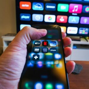 Dá pra controlar a TV por voz pelo celular? Veja como