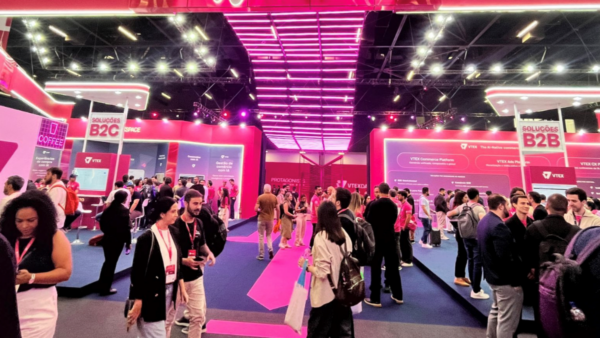 VTEX Day 2026: IA assume o comando do varejo e inicia era do comércio agêntico