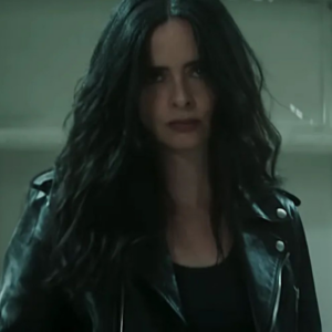 Jessica Jones faz retorno explosivo em Demolidor: Renascido, veja