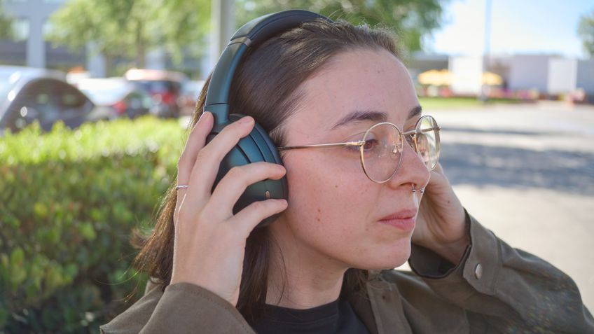 JBL Tour One M3 Smart TX 80 anos