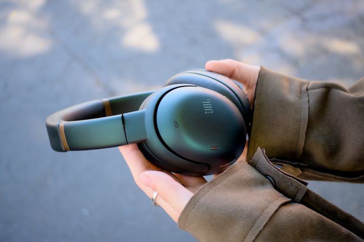 JBL Tour One M3 Smart TX 80 anos