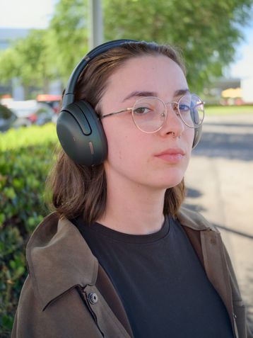 JBL Tour One M3 Smart TX 80 anos