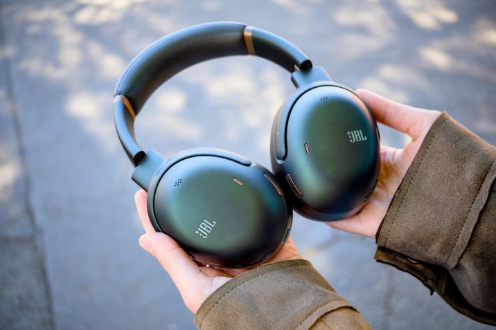 JBL Tour One M3 Smart TX 80 anos