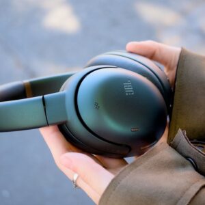 Fone top da JBL ganha edição de 80 anos da marca em nova cor; veja fotos