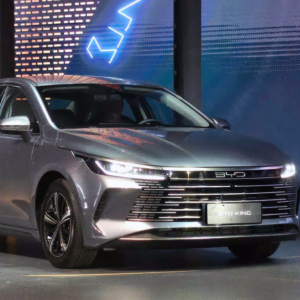 BYD derruba preços e vende King mais barato que Dolphin