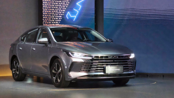 BYD derruba preços e vende King mais barato que Dolphin