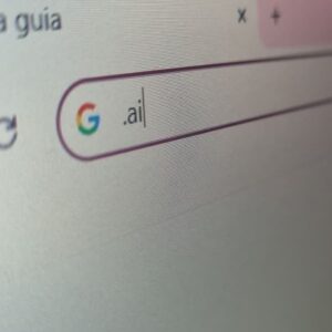 Teoria da internet morta ganha força com boom de sites feitos por IA