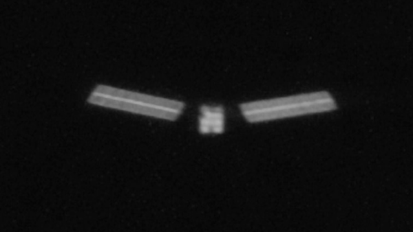 A espaçonave SpaceX Starlink separa a foto do dia de 1º de abril de 2026