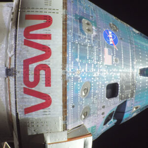 Astronautas da Artemis 2 – agora a meio caminho da lua – relatam ‘cheiro de queimado’ vindo do banheiro, mas está tudo bem