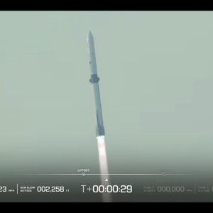 Blue Origin reutiliza o enorme foguete New Glenn pela primeira vez e pousa o reforço no mar (vídeo de lançamento)