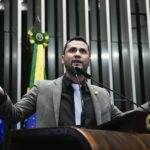 Cortejado por Flávio e repelido por Nikolas, quem é Cleitinho, líder das pesquisas em MG