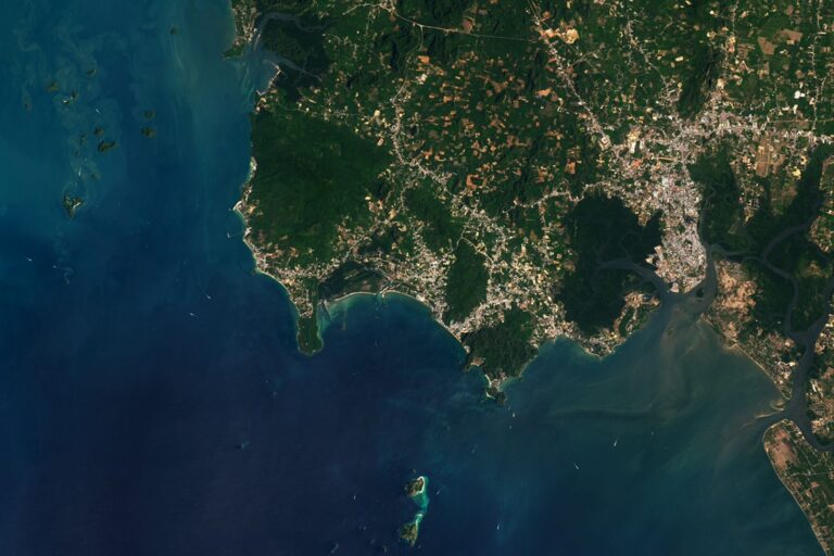 Costa Krabi da Tailândia - NASA Science