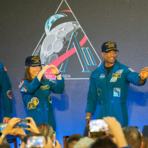 De volta à Terra, os astronautas da Artemis 2 descrevem sua épica missão lunar