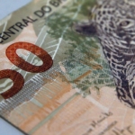 Google deve desvincular de nome de delegada vídeo em que ela fuma nota de R$ 50, diz STJ