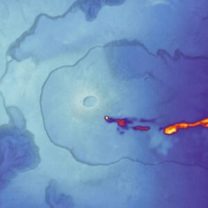 Lava da Ilha da Reunião chega ao mar