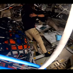 Memorial da lua: astronautas da Artemis 2 nomeiam 'ponto brilhante' lunar em homenagem à falecida esposa do comandante da missão