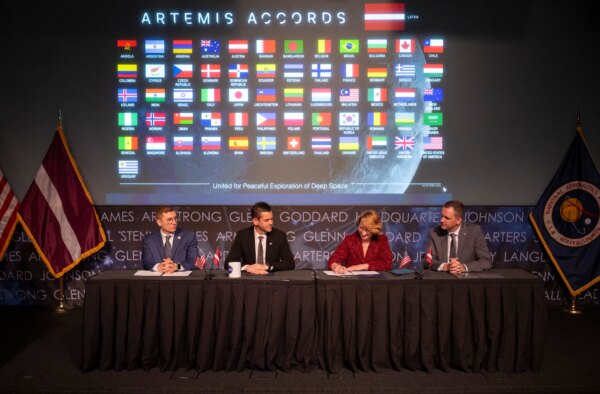 NASA dá as boas-vindas à Letônia como o mais novo signatário dos acordos Artemis