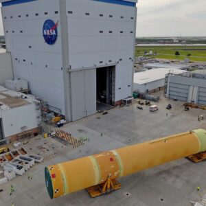 NASA lança o enorme estágio central do foguete Artemis 3 SLS para se preparar para o lançamento em 2027 (foto)