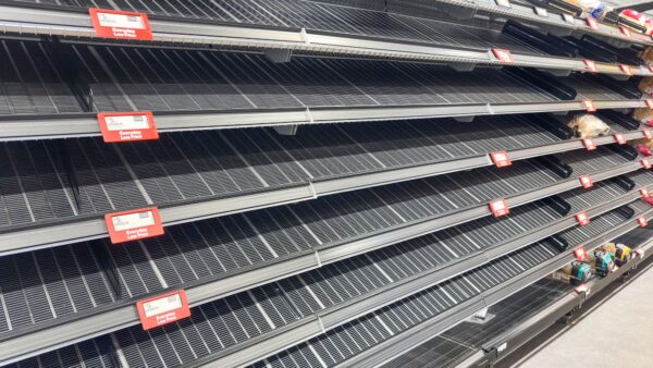 Na pior das hipóteses, uma tempestade solar pode desencadear compras de pânico e agitação pública, alerta relatório