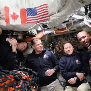 O astronauta da Artemis 2, Victor Glover, entrega uma mensagem inspiradora de Páscoa a caminho da lua (vídeo)