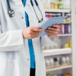 Raia Drogasil deverá pagar quase R$ 1 milhão de indenização a ex-gerente farmacêutico