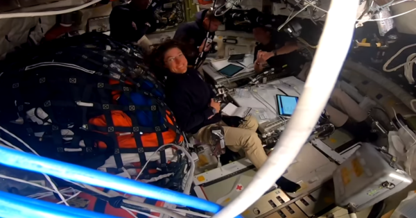 Tripulação Artemis II da NASA eclipsa recorde do voo espacial humano mais distante