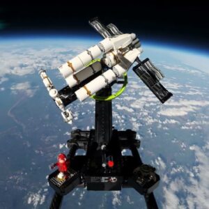 Um conjunto Lego 'Project Hail Mary' acaba de subir à estratosfera, quebrando o Recorde Mundial do Guinness para o voo mais alto