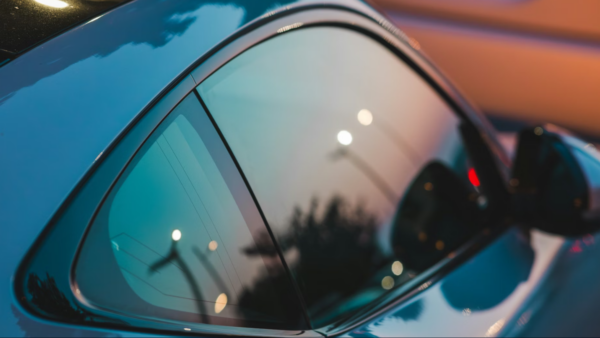 A polícia pode pedir para tirar o insulfilm do carro? Veja o que diz a lei