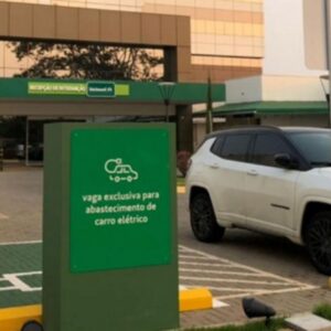 Projeto de Lei prevê multa por "ociosidade" em carros elétricos