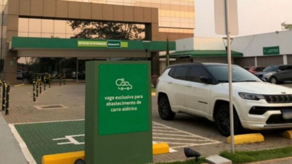 Projeto de Lei prevê multa por "ociosidade" em carros elétricos