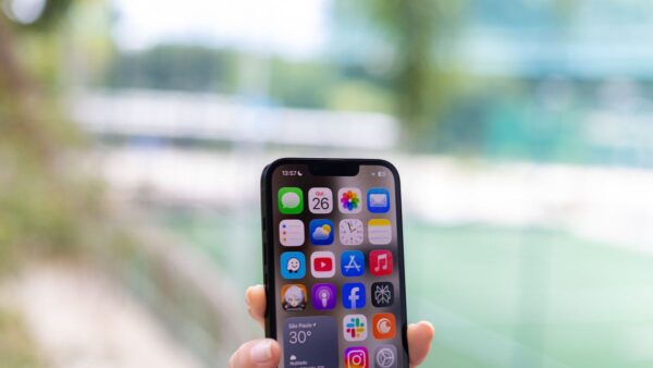 Apple lança iOS 26.5 com novos papéis de parede; veja como instalar