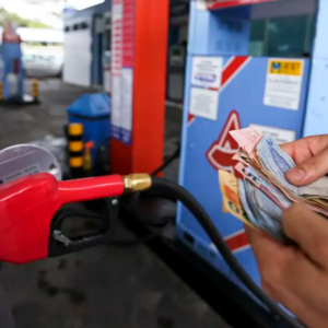 Como a BYD aposta em alta da gasolina para mudar seu próximo carro