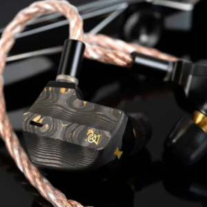 Novo fone feito de fibra de carbono tem 9 alto-falantes e subwoofer em cada lado