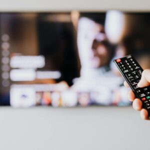 Brasil ganha 1,1 mil canais de TV digital grátis para driblar preço da Netflix