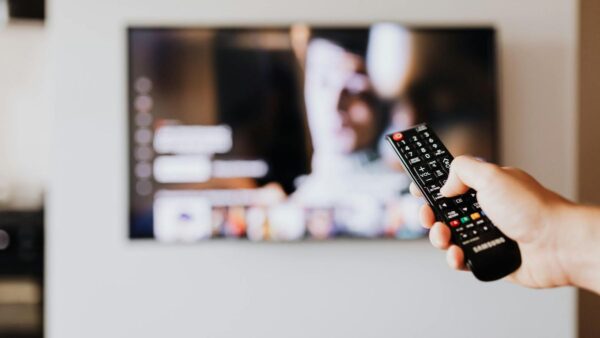 Brasil ganha 1,1 mil canais de TV digital grátis para driblar preço da Netflix
