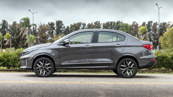 Fiat derruba preço do Cronos e sedan sai mais em conta que Onix Plus