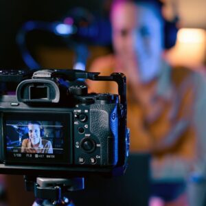 Por que creators tech se tornaram mais influentes que a publicidade tradicional?