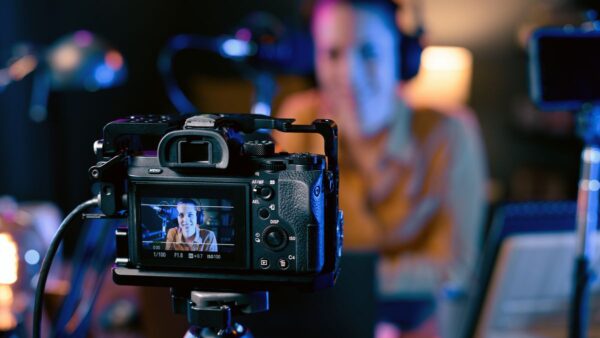 Por que creators tech se tornaram mais influentes que a publicidade tradicional?